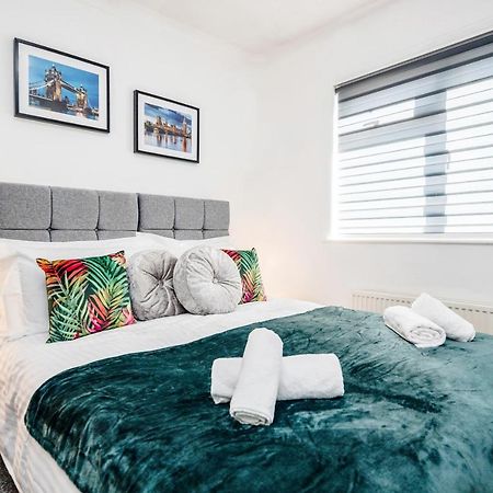 Heathrow 2-Bedroom Maisonette With Parking West Drayton  Екстериор снимка