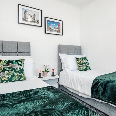 Heathrow 2-Bedroom Maisonette With Parking West Drayton  Екстериор снимка