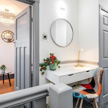 Heathrow 2-Bedroom Maisonette With Parking West Drayton  Екстериор снимка