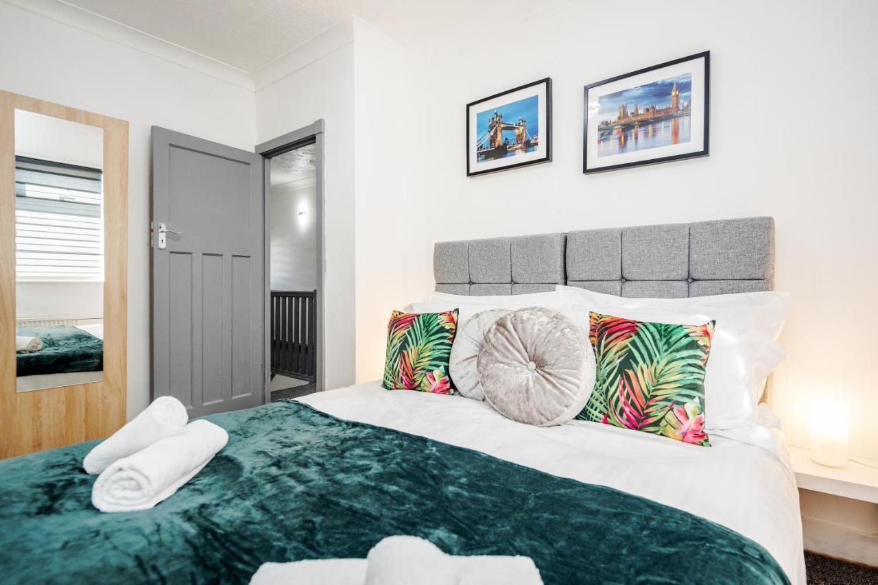 Heathrow 2-Bedroom Maisonette With Parking West Drayton  Екстериор снимка