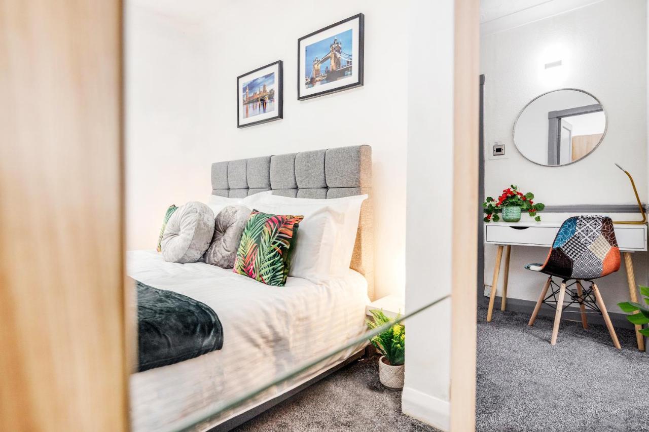 Heathrow 2-Bedroom Maisonette With Parking West Drayton  Екстериор снимка