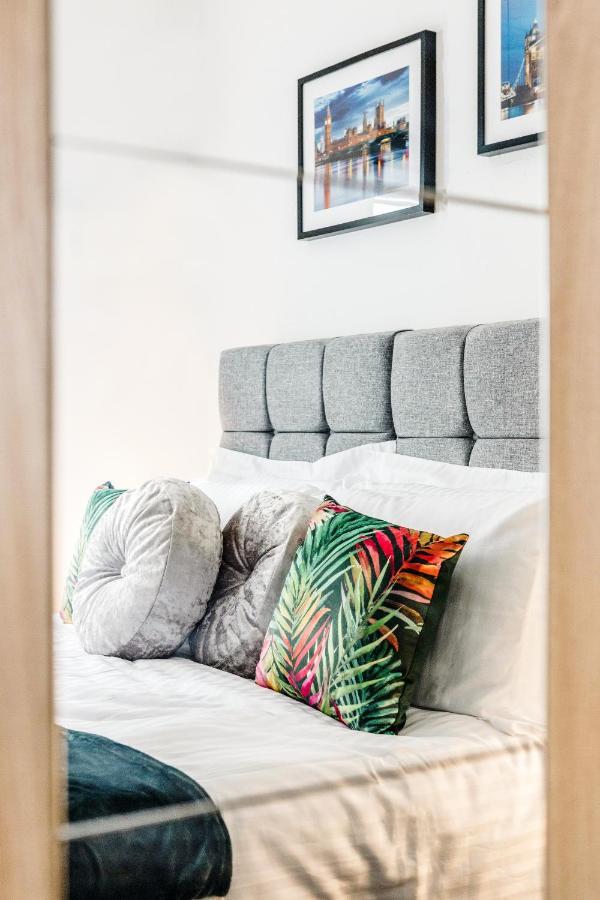 Heathrow 2-Bedroom Maisonette With Parking West Drayton  Екстериор снимка