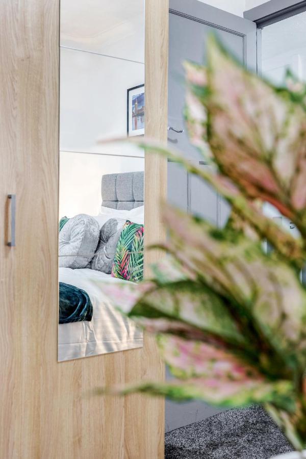 Heathrow 2-Bedroom Maisonette With Parking West Drayton  Екстериор снимка