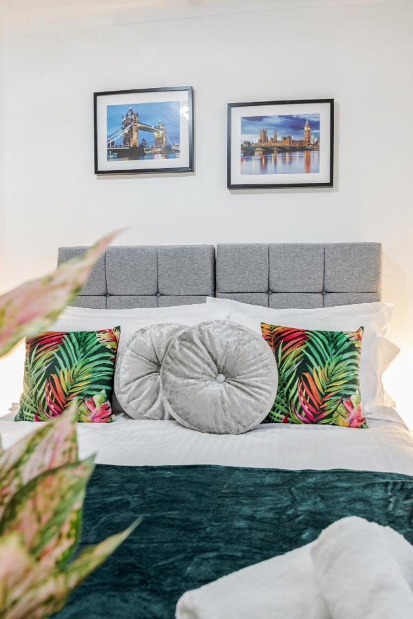 Heathrow 2-Bedroom Maisonette With Parking West Drayton  Екстериор снимка