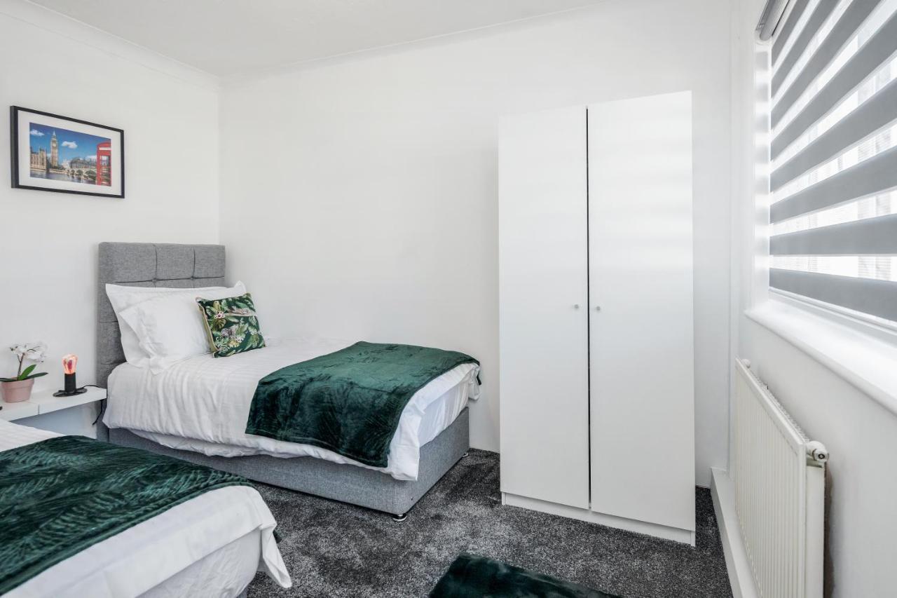 Heathrow 2-Bedroom Maisonette With Parking West Drayton  Екстериор снимка