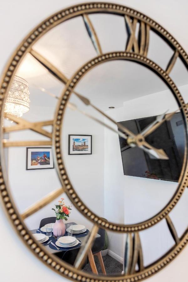 Heathrow 2-Bedroom Maisonette With Parking West Drayton  Екстериор снимка