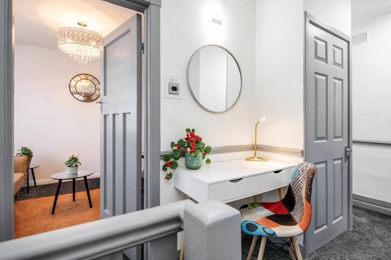 Heathrow 2-Bedroom Maisonette With Parking West Drayton  Екстериор снимка
