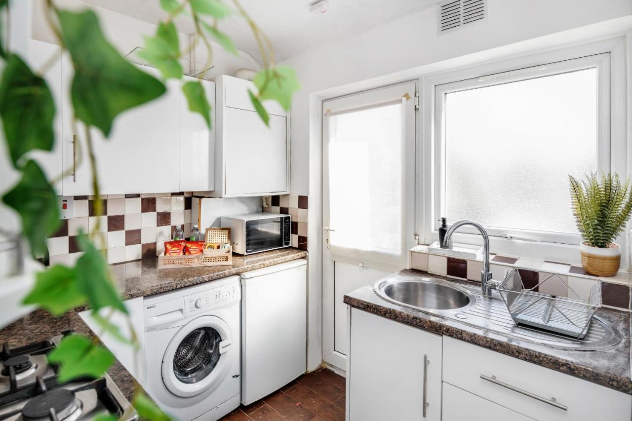 Heathrow 2-Bedroom Maisonette With Parking West Drayton  Екстериор снимка