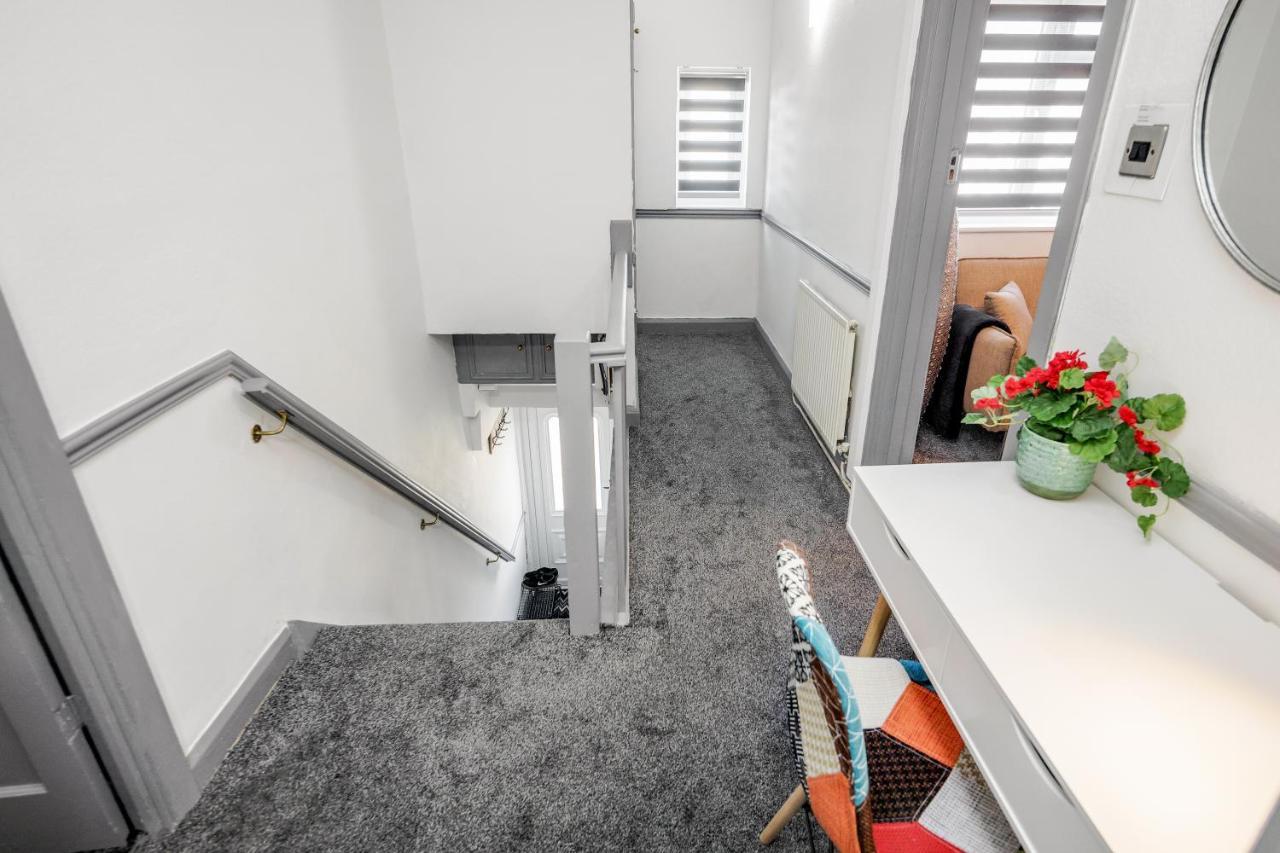 Heathrow 2-Bedroom Maisonette With Parking West Drayton  Екстериор снимка