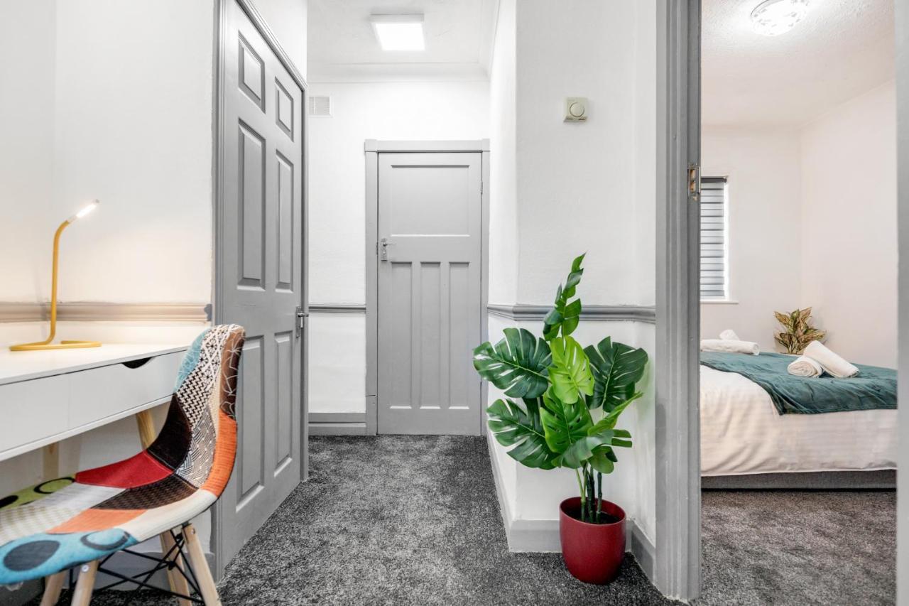 Heathrow 2-Bedroom Maisonette With Parking West Drayton  Екстериор снимка