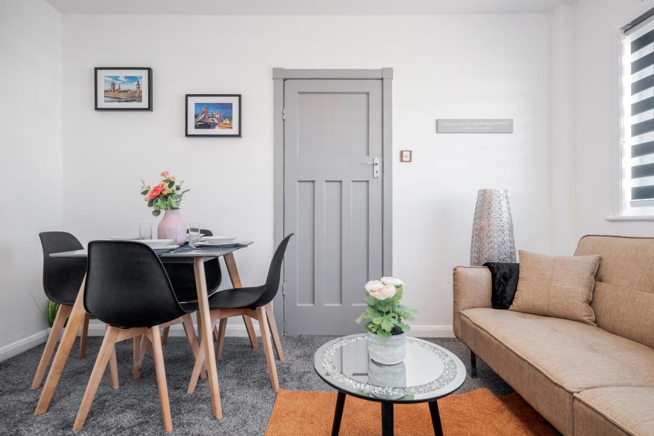 Heathrow 2-Bedroom Maisonette With Parking West Drayton  Екстериор снимка