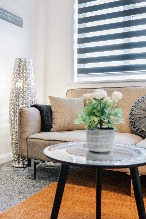 Heathrow 2-Bedroom Maisonette With Parking West Drayton  Екстериор снимка